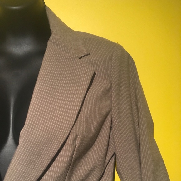 (NEW) Blazer and Capri Set - Picture 3 of 5